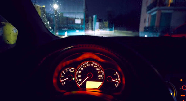 Visione alla guida con problemi a guidare di notte